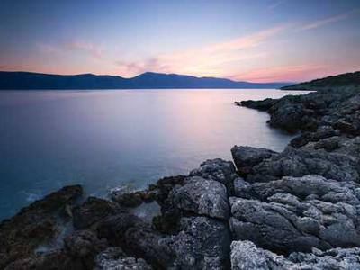 Editorial Content for Trust No One 